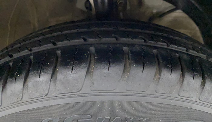 2018 Maruti Swift VXI AMT, Petrol, Automatic, 21,611 km, Right Front Tyre Tread