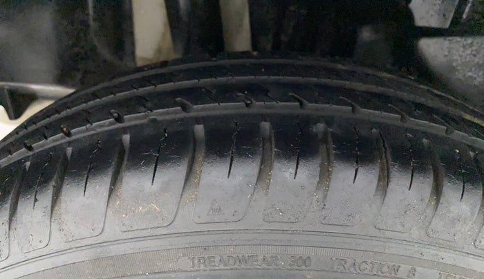 2018 Maruti Swift VXI AMT, Petrol, Automatic, 21,611 km, Right Rear Tyre Tread