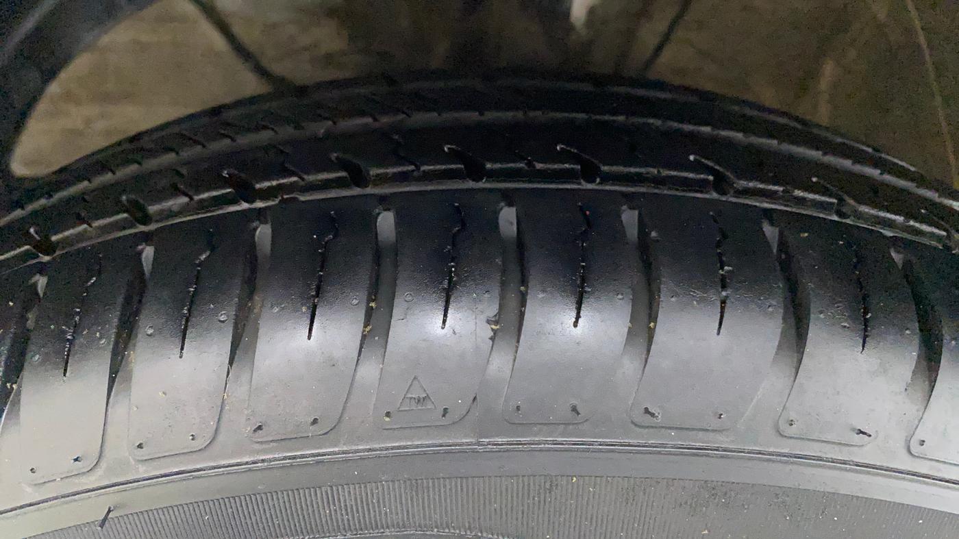 2018 Maruti Swift VXI AMT, Petrol, Automatic, 21,611 km, Left Front Tyre Tread