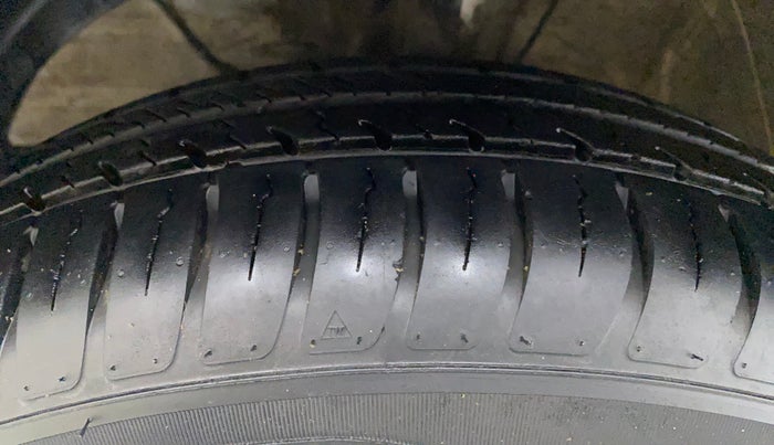 2018 Maruti Swift VXI AMT, Petrol, Automatic, 21,611 km, Left Front Tyre Tread