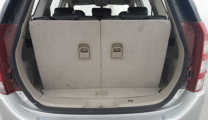 2016 Mahindra XUV500 W6 AT 1.99, Diesel, Automatic, 44,518 km, Boot Inside