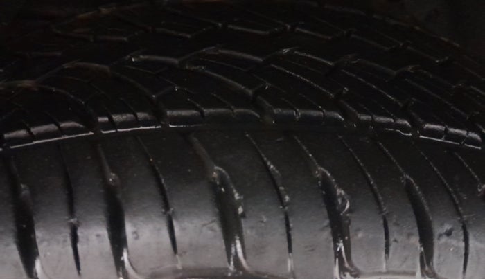 2016 Mahindra XUV500 W6 AT 1.99, Diesel, Automatic, 44,518 km, Left Front Tyre Tread
