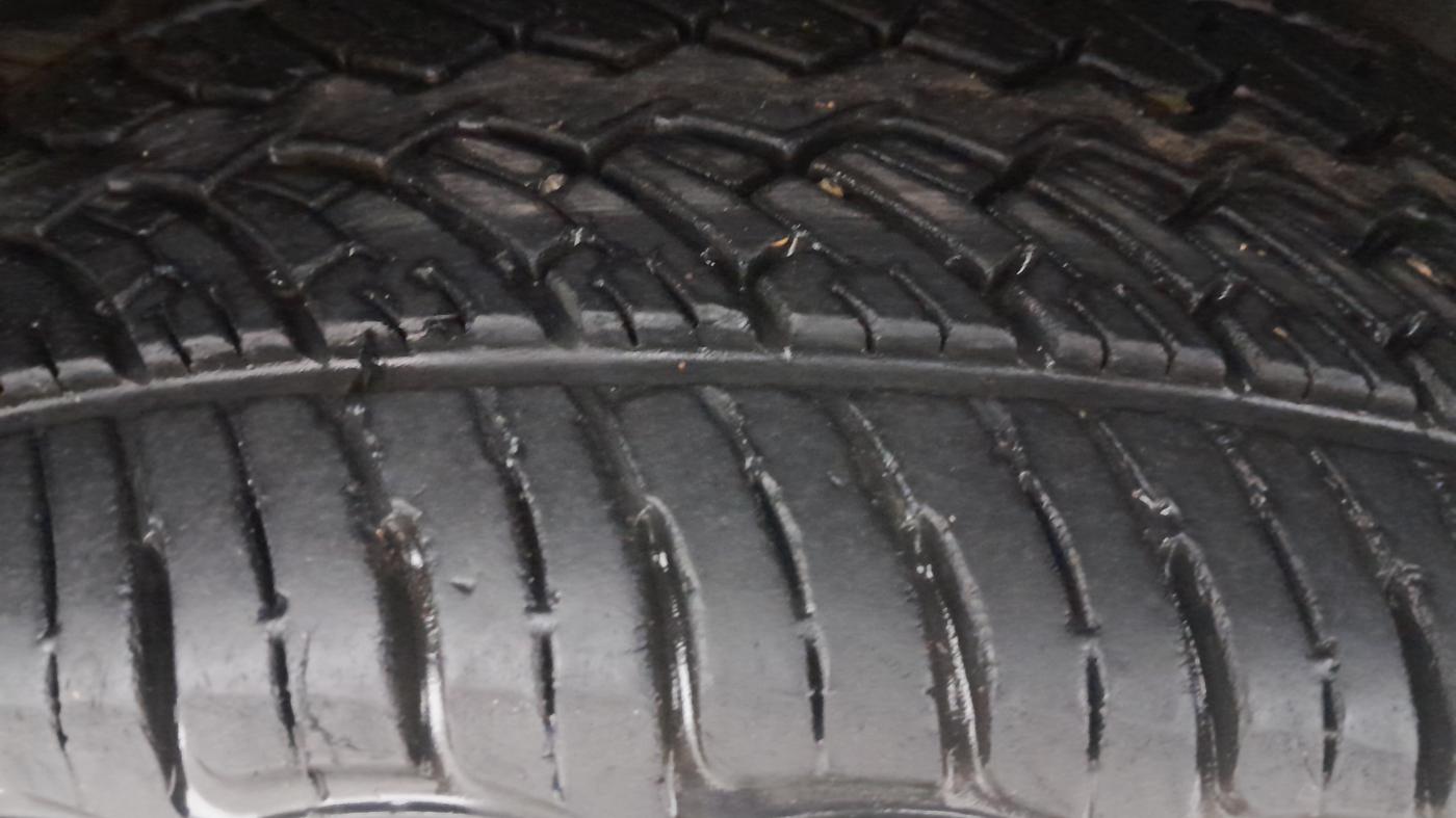 2016 Mahindra XUV500 W6 AT 1.99, Diesel, Automatic, 44,518 km, Right Rear Tyre Tread