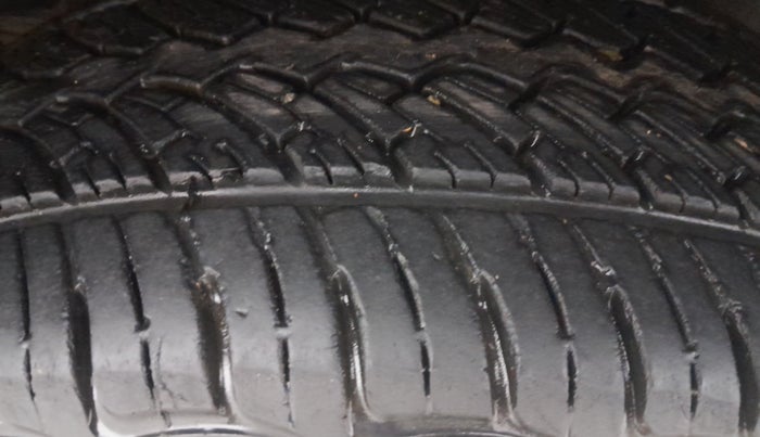 2016 Mahindra XUV500 W6 AT 1.99, Diesel, Automatic, 44,518 km, Right Rear Tyre Tread