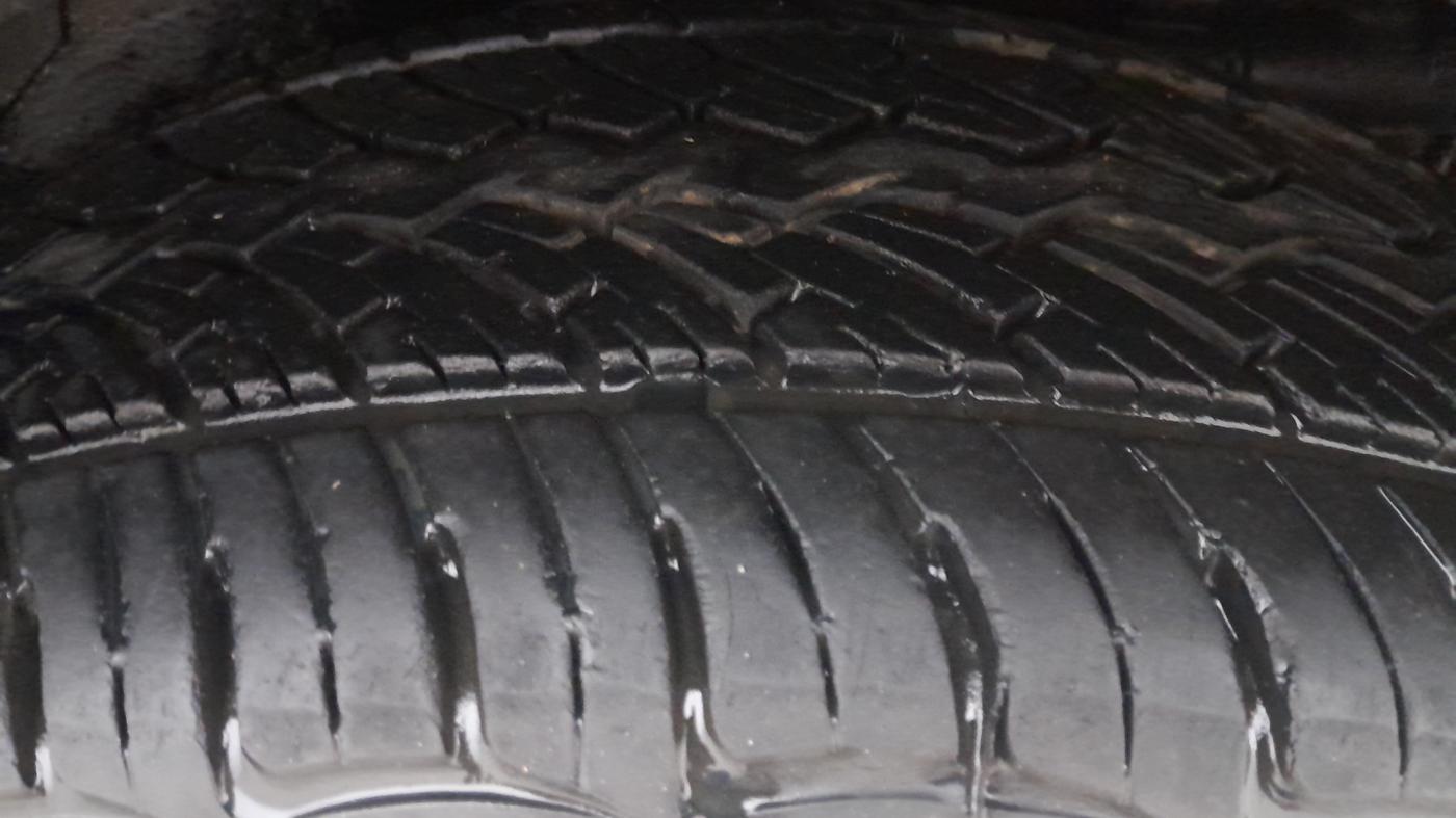 2016 Mahindra XUV500 W6 AT 1.99, Diesel, Automatic, 44,518 km, Left Rear Tyre Tread