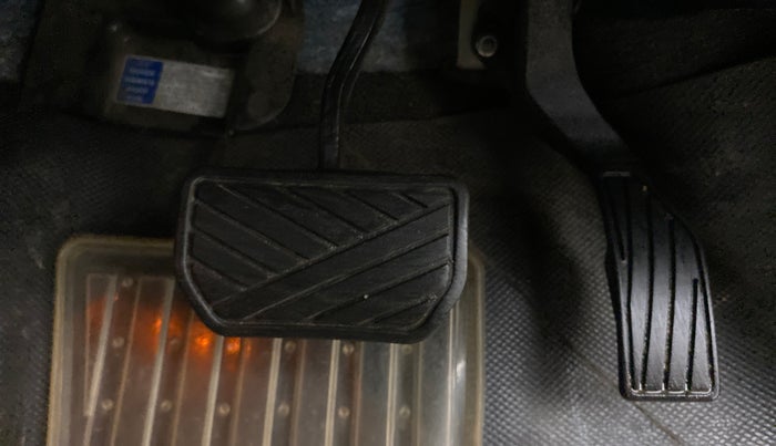 2018 Maruti Vitara Brezza ZDI AMT, Diesel, Automatic, 82,713 km, Pedals