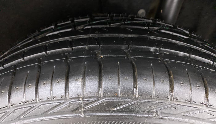 2018 Maruti Vitara Brezza ZDI AMT, Diesel, Automatic, 82,713 km, Left Rear Tyre Tread