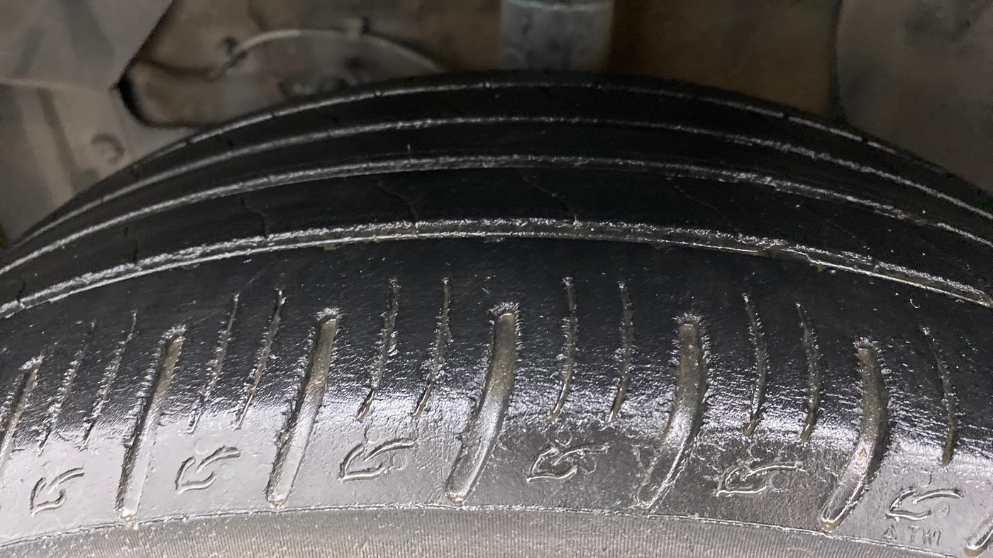 2018 Maruti Vitara Brezza ZDI AMT, Diesel, Automatic, 82,713 km, Left Front Tyre Tread