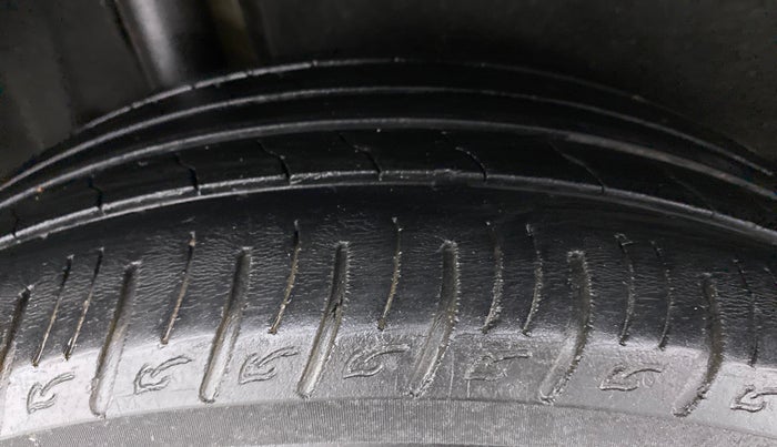 2018 Maruti Vitara Brezza ZDI AMT, Diesel, Automatic, 82,713 km, Right Rear Tyre Tread
