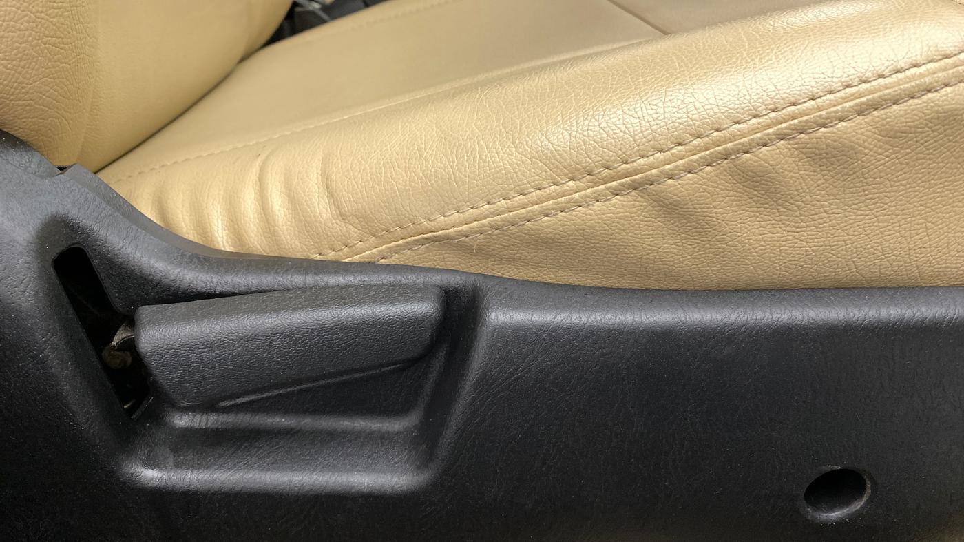 2019 Maruti Alto VXI, Petrol, Manual, 23,067 km, Driver Side Adjustment Panel