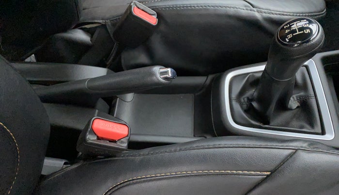 2022 Maruti Swift ZXI+ DUAL TONE , Petrol, Manual, 25,570 km, Gear Lever