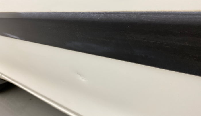 2016 Maruti Swift Dzire VXI, Petrol, Manual, 87,189 km, Front passenger door - Slightly dented