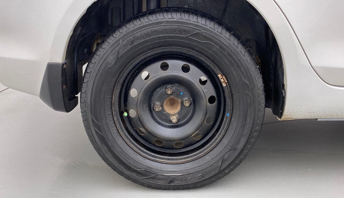 2016 Maruti Swift Dzire VXI, Petrol, Manual, 87,189 km, Right Rear Wheel