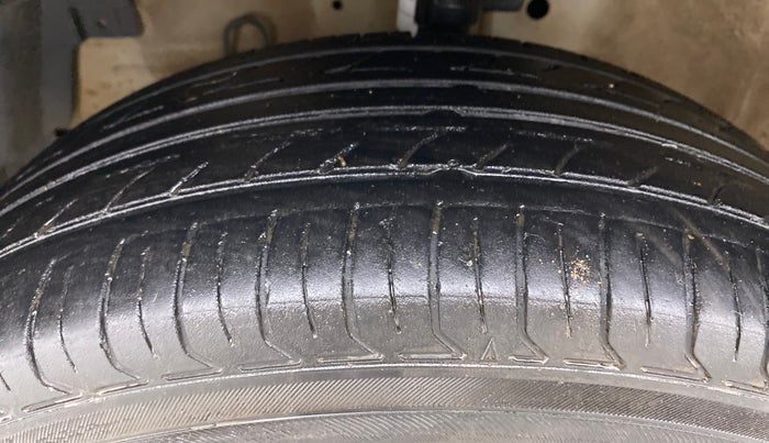 2016 Maruti Swift Dzire VXI, Petrol, Manual, 87,189 km, Left Front Tyre Tread