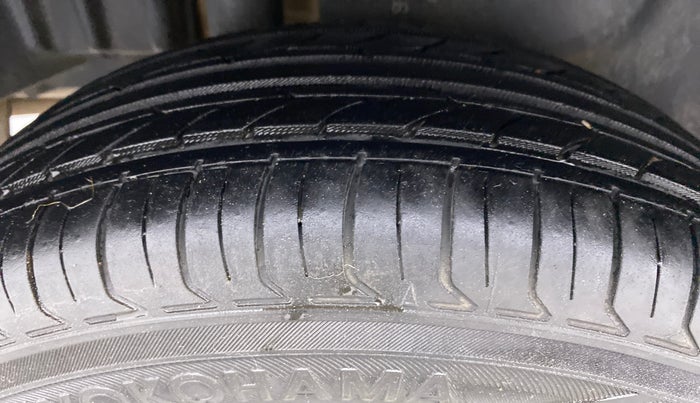 2016 Maruti Swift Dzire VXI, Petrol, Manual, 87,189 km, Right Rear Tyre Tread