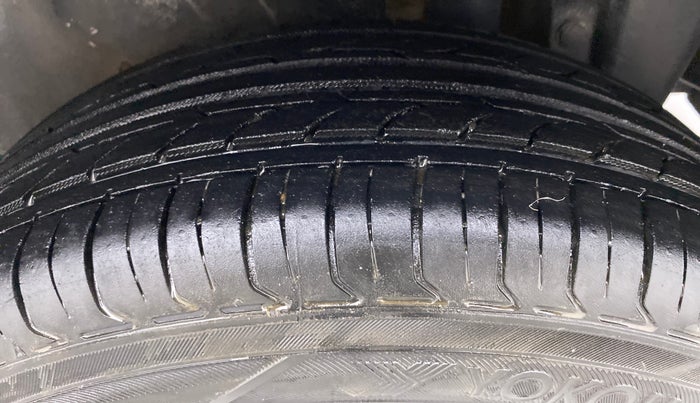 2016 Maruti Swift Dzire VXI, Petrol, Manual, 87,189 km, Left Rear Tyre Tread