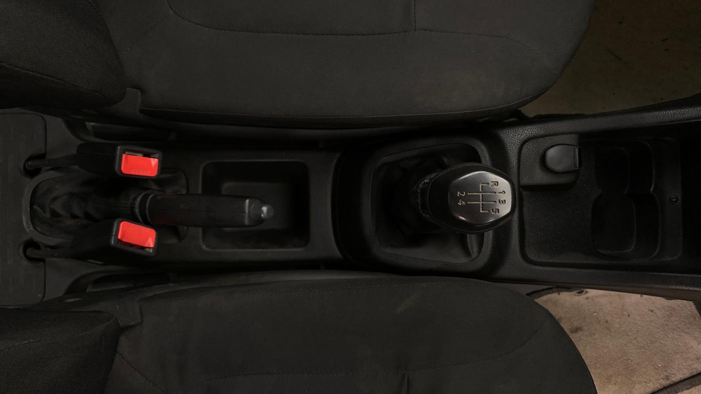 2017 Renault Kwid RXL, Petrol, Manual, 28,500 km, Gear Lever