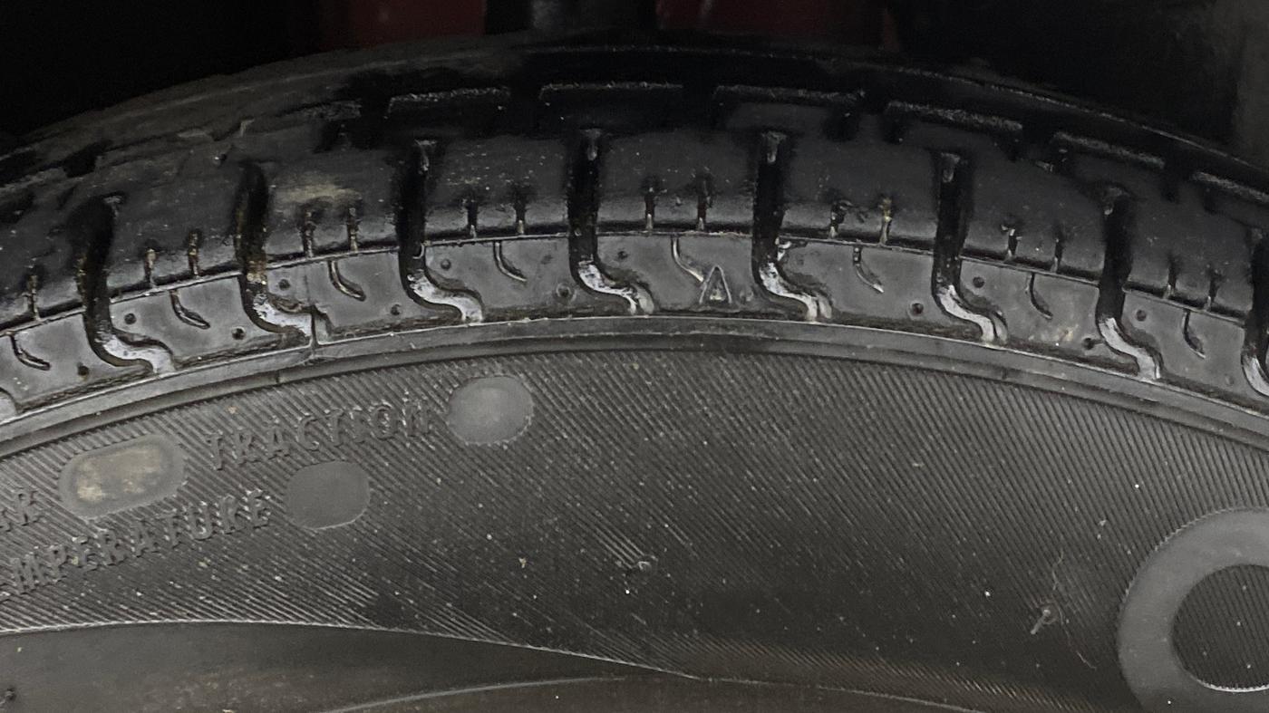 2017 Renault Kwid RXL, Petrol, Manual, 28,500 km, Right Front Tyre Tread