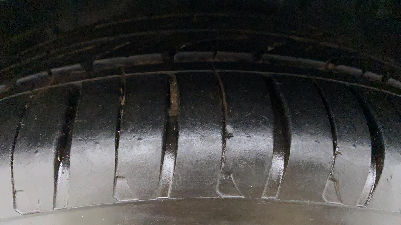 2012 Mercedes Benz C Class C 220 CDI CLASSIC, Diesel, Automatic, 46,397 km, Left Front Tyre Tread