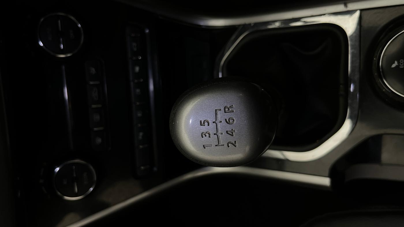2017 Tata NEXON XZ PLUS PETROL, Petrol, Manual, 1,06,841 km, Gear Lever