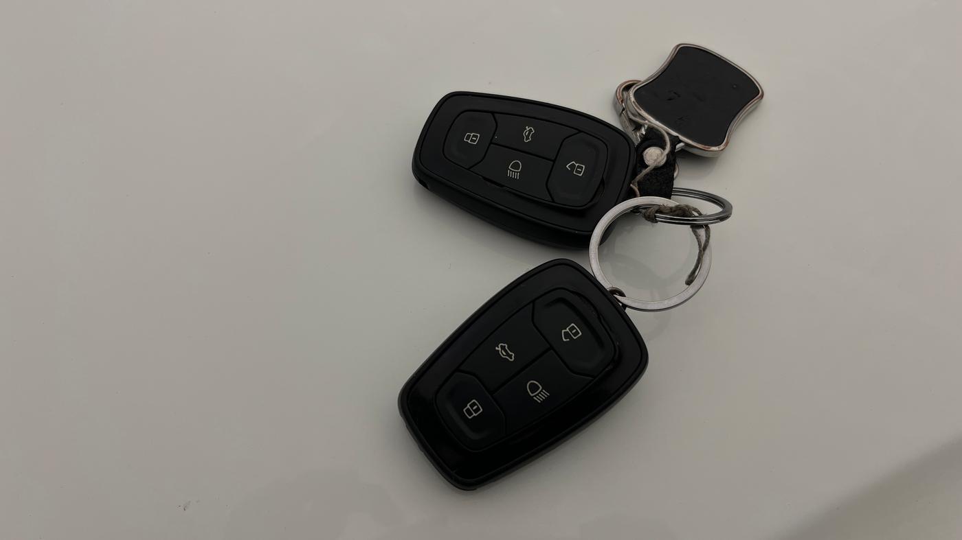 2017 Tata NEXON XZ PLUS PETROL, Petrol, Manual, 1,06,841 km, Key Close Up