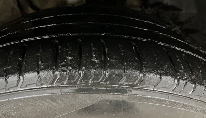 2017 Tata NEXON XZ PLUS PETROL, Petrol, Manual, 1,06,841 km, Right Front Tyre Tread