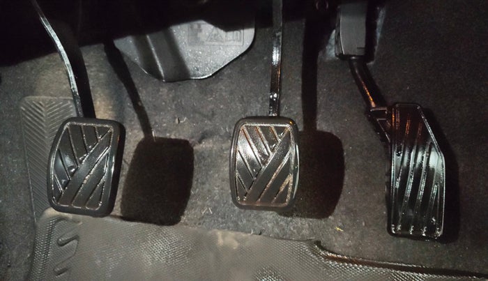 2022 Maruti XL6 ALPHA MT, Petrol, Manual, 35,183 km, Pedals