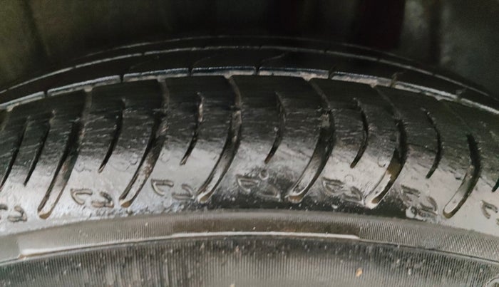 2022 Maruti XL6 ALPHA MT, Petrol, Manual, 35,183 km, Left Rear Tyre Tread