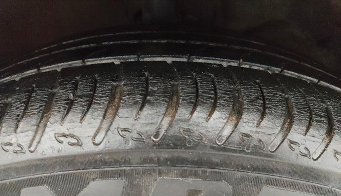 2022 Maruti XL6 ALPHA MT, Petrol, Manual, 35,183 km, Right Front Tyre Tread