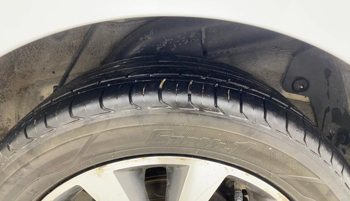 2014 Hyundai Verna FLUIDIC 1.4 CRDI CX, Diesel, Manual, 1,42,148 km, Left Rear Tyre Tread