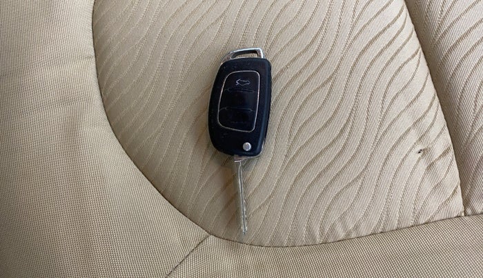 2014 Hyundai Verna FLUIDIC 1.4 CRDI CX, Diesel, Manual, 1,42,148 km, Key Close Up