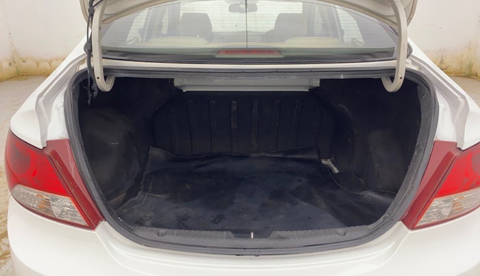 2014 Hyundai Verna FLUIDIC 1.4 CRDI CX, Diesel, Manual, 1,42,148 km, Boot Inside