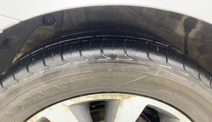 2014 Hyundai Verna FLUIDIC 1.4 CRDI CX, Diesel, Manual, 1,42,148 km, Right Rear Tyre Tread