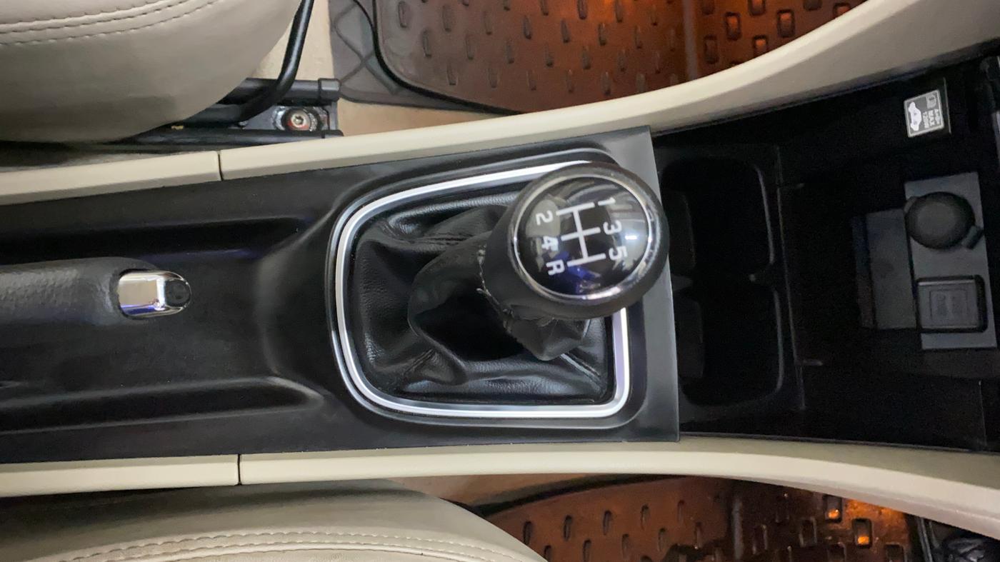 2016 Maruti Ciaz ZXI, Petrol, Manual, 33,966 km, Gear Lever