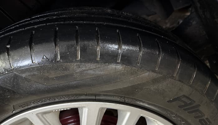 2022 Maruti Dzire ZXI CNG, CNG, Manual, 54,311 km, Right Rear Tyre Tread