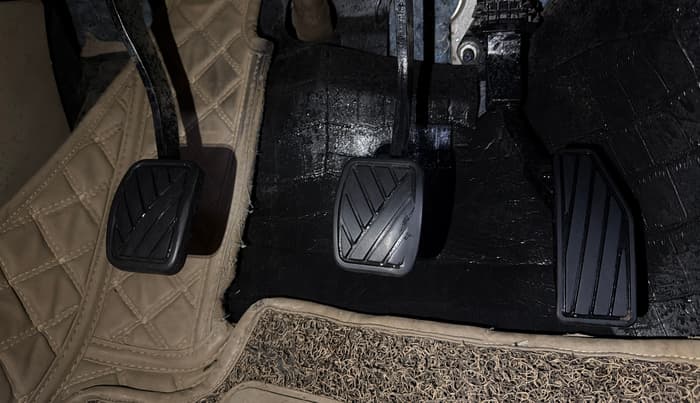 2022 Maruti Dzire ZXI CNG, CNG, Manual, 54,311 km, Pedals