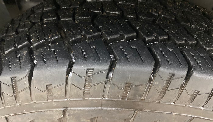 2017 Mahindra TUV300 T8 AMT, Diesel, Automatic, 55,159 km, Left Front Tyre Tread