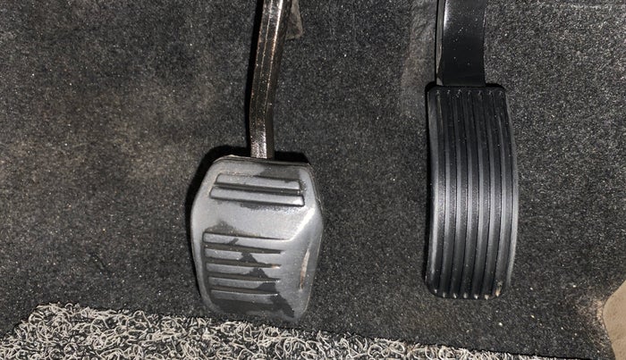 2017 Mahindra TUV300 T8 AMT, Diesel, Automatic, 55,159 km, Pedals