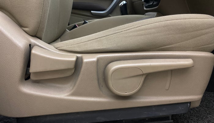 2017 Mahindra TUV300 T8 AMT, Diesel, Automatic, 55,159 km, Driver Side Adjustment Panel