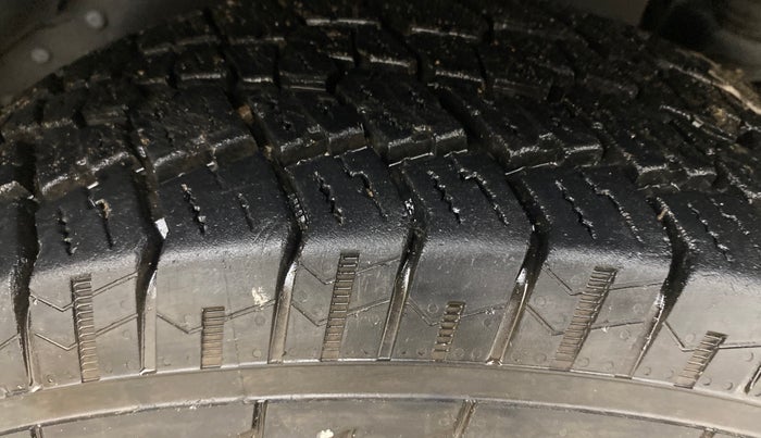 2017 Mahindra TUV300 T8 AMT, Diesel, Automatic, 55,159 km, Right Front Tyre Tread