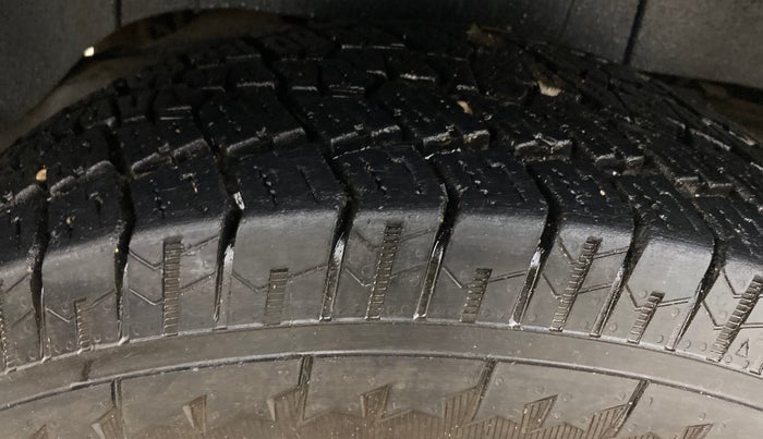 2017 Mahindra TUV300 T8 AMT, Diesel, Automatic, 55,159 km, Right Rear Tyre Tread