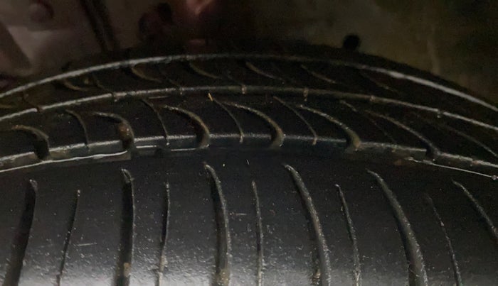 2018 Honda Amaze 1.2L I-VTEC V, Petrol, Manual, 1,27,049 km, Left Front Tyre Tread