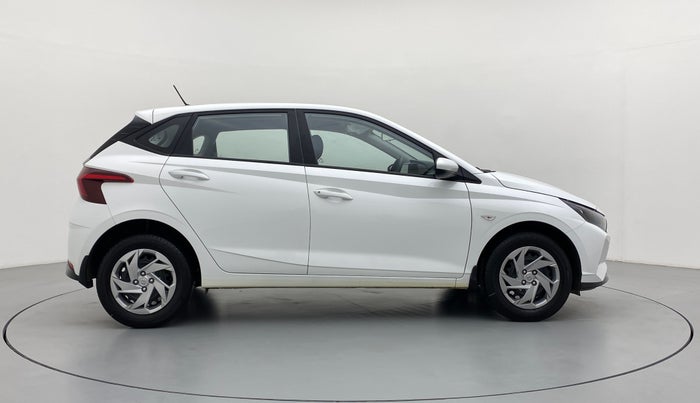 2021 Hyundai NEW I20 MAGNA 1.2 MT, Petrol, Manual, 11,540 km, Right Side View