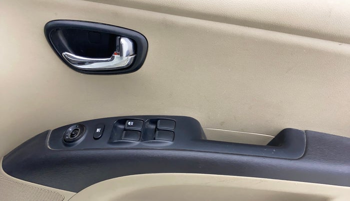 2013 Hyundai i10 MAGNA 1.2, Petrol, Manual, 59,554 km, Driver Side Door Panels Control