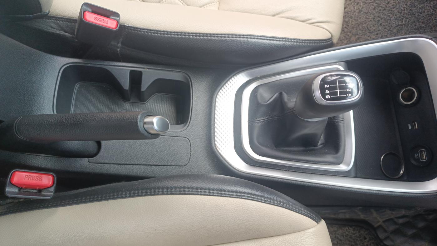 2022 KIA SONET HTX 1.5, Diesel, Manual, 54,896 km, Gear Lever