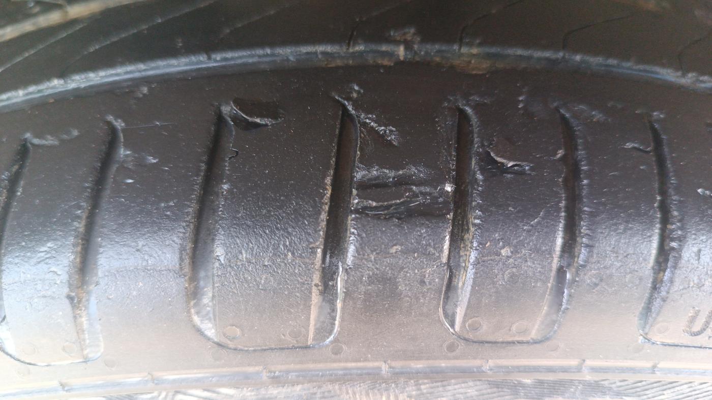 2022 KIA SONET HTX 1.5, Diesel, Manual, 54,896 km, Right Front Tyre Tread