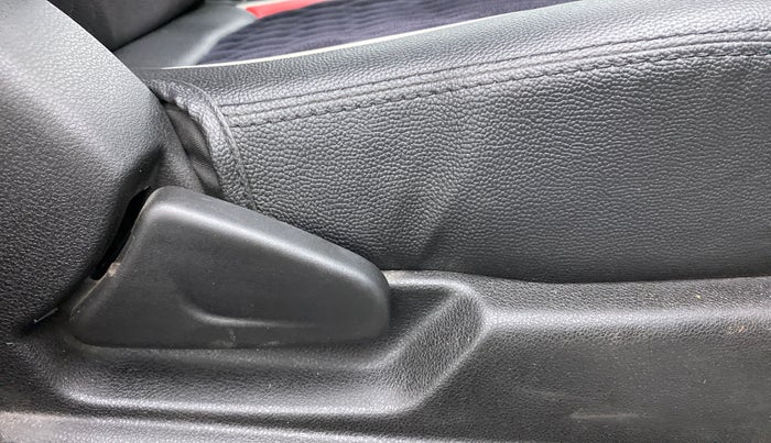 2022 Renault Kwid RXL 1.0, Petrol, Manual, 7,349 km, Driver Side Adjustment Panel