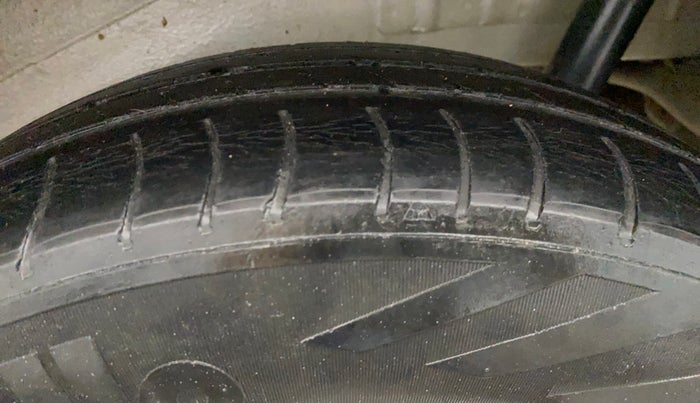 2018 Maruti Wagon R 1.0 LXI CNG, CNG, Manual, 1,30,194 km, Left Rear Tyre Tread