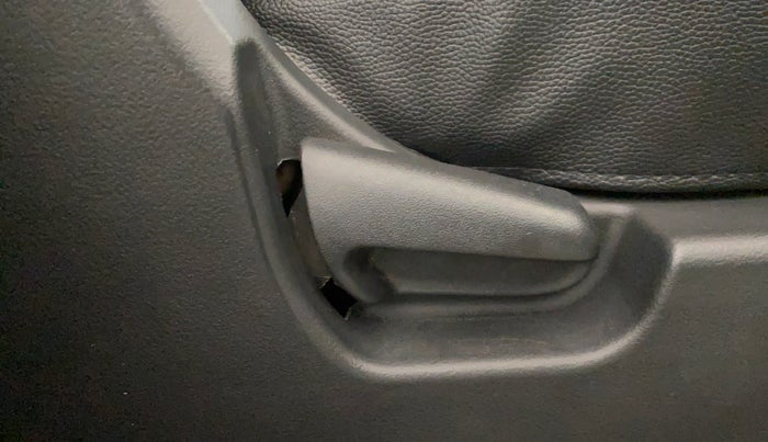 2018 Maruti Wagon R 1.0 LXI CNG, CNG, Manual, 1,30,194 km, Driver Side Adjustment Panel