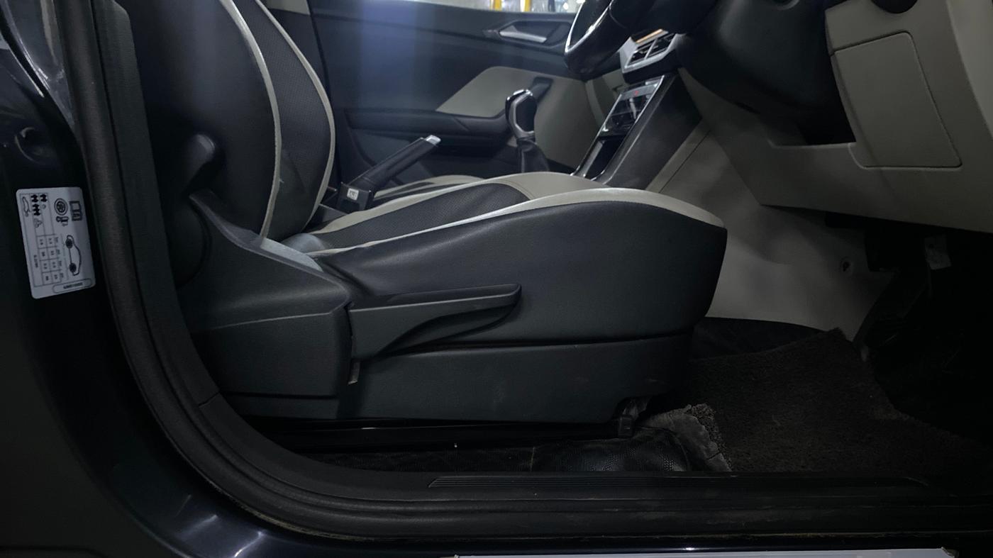 2022 Volkswagen TAIGUN TOPLINE 1.0 TSI MT, Petrol, Manual, 57,530 km, Driver Side Adjustment Panel